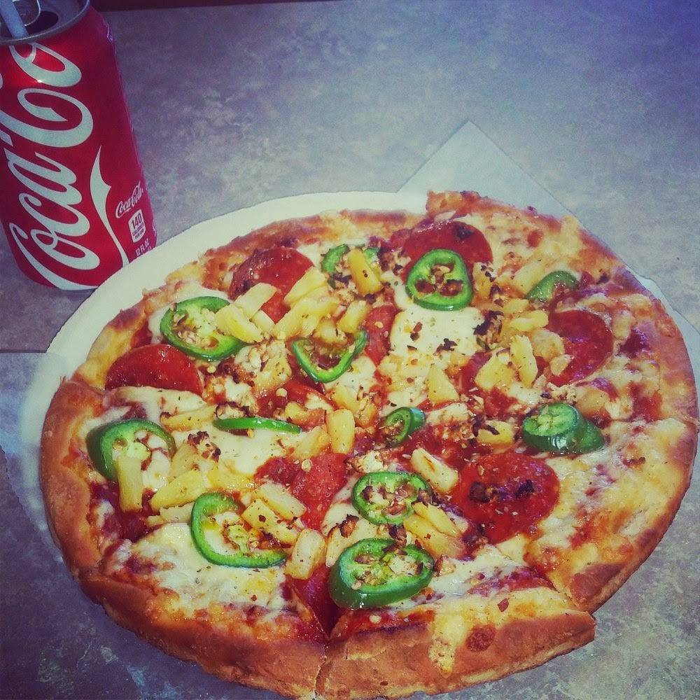 Singas Famous Pizza | restaurant | 2500 Central Park Ave, Yonkers, NY 10710, USA | 9149612611 OR +1 914-961-2611