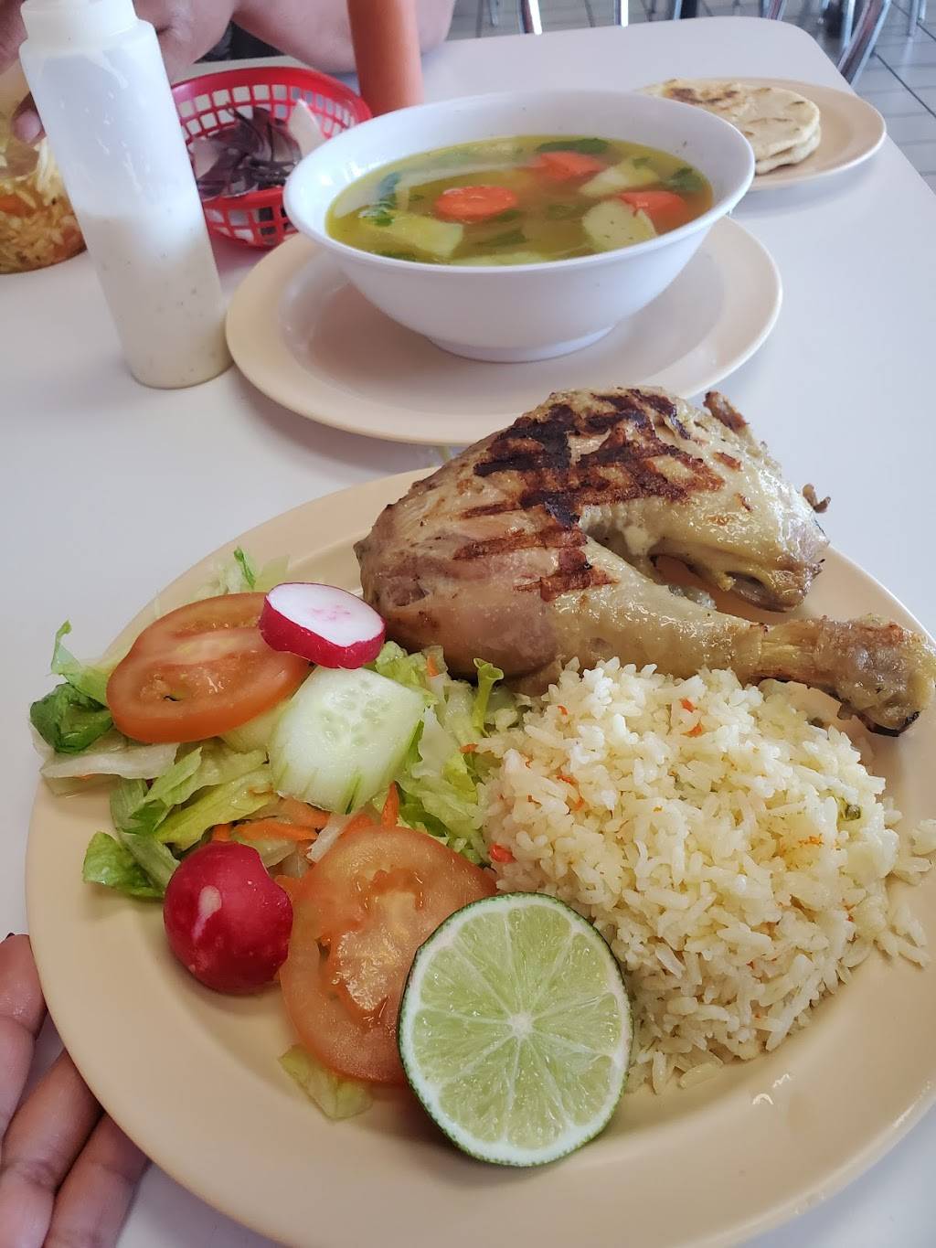 Martha Tipicos Restaurant | restaurant | 2220 E Palmdale Blvd, Palmdale, CA 93550, USA | 6612671040 OR +1 661-267-1040