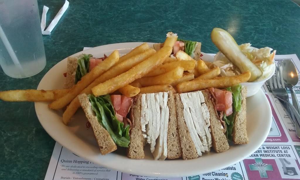 Town & Country Restaurant | restaurant | 660 Rte 37 W, Toms River, NJ 08755, USA | 7325693910 OR +1 732-569-3910