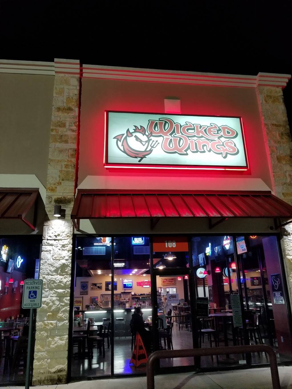 Wicked Wings | restaurant | 615 W Slaughter Ln #108, Austin, TX 78748, USA | 5125208029 OR +1 512-520-8029