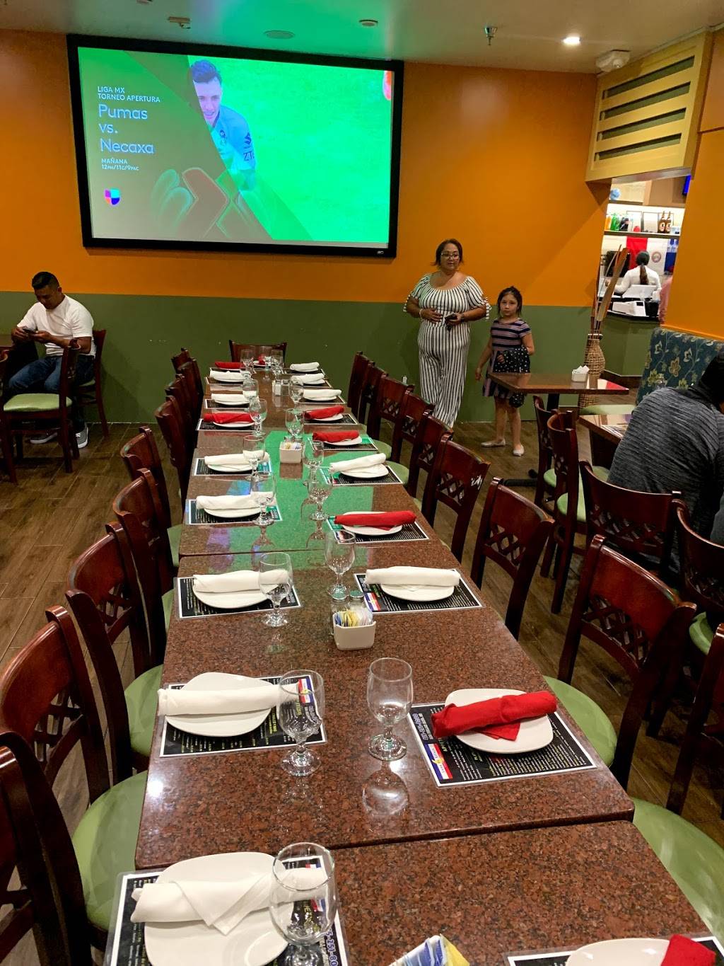 Luna de xelaju restaurant | restaurant | 180 Bellam Blvd, San Rafael, CA 94901, USA | 4152518000 OR +1 415-251-8000