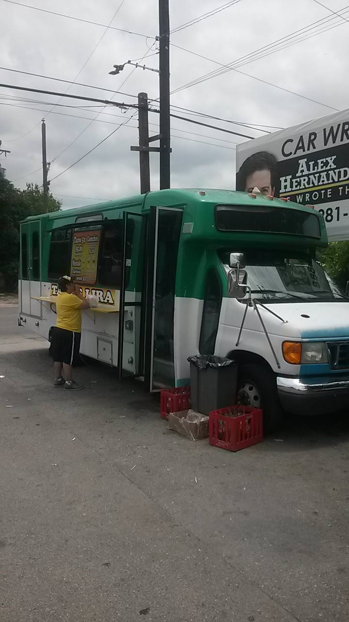 Tacos Lira Food Truck | restaurant | 5272-5326 W Commerce St, San Antonio, TX 78237, USA | 2104307050 OR +1 210-430-7050