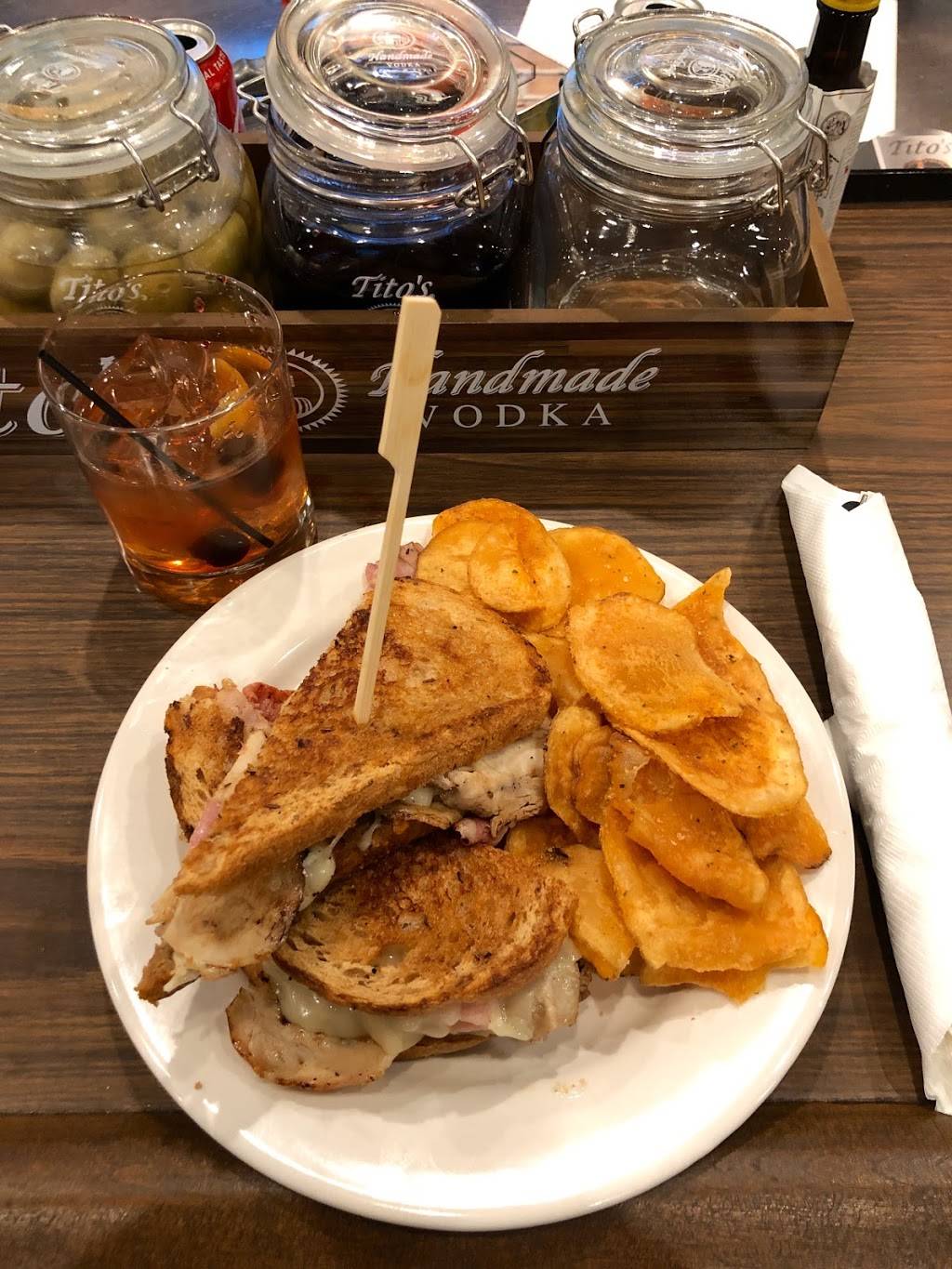 Beffas Bar & Restaurant | restaurant | 2700 Olive St, St. Louis, MO 63103, USA | 3145719367 OR +1 314-571-9367