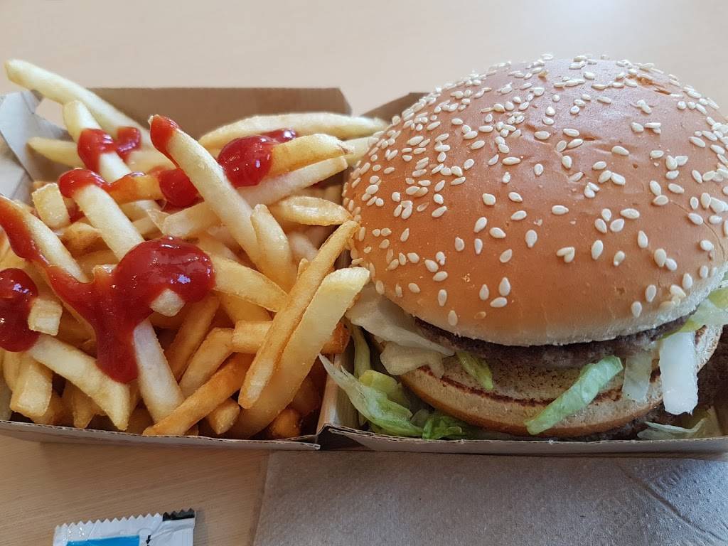 McDonalds | cafe | 24018 Woodbine Avenue R.R, 1 Yorkwood Village, Keswick, ON L4P 3E9, Canada | 9059892211 OR +1 905-989-2211