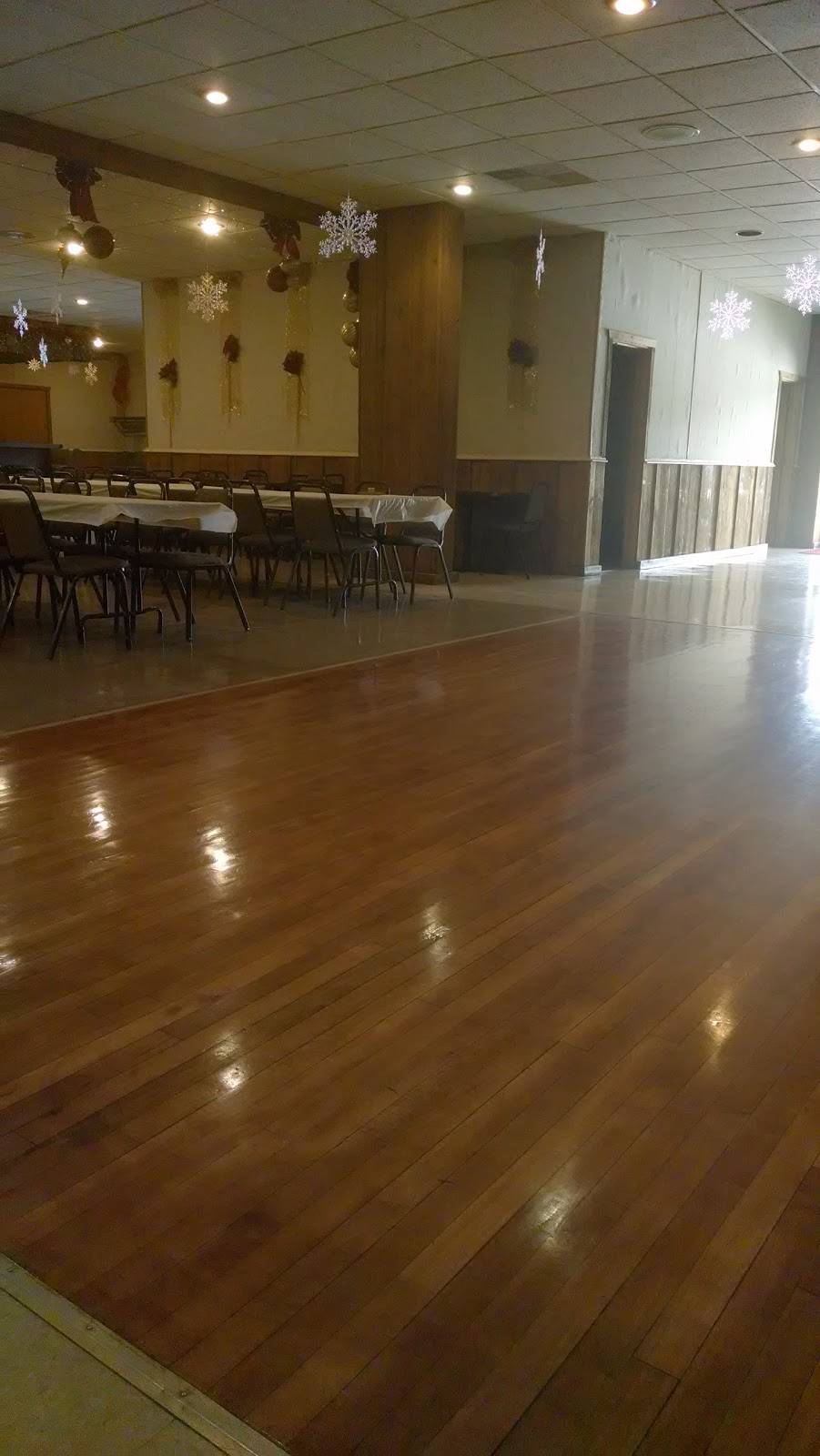 Boscobel Bowling & Banquet LLC | night club | 9716, 16971 US-61, Boscobel, WI 53805, USA | 6083752200 OR +1 608-375-2200