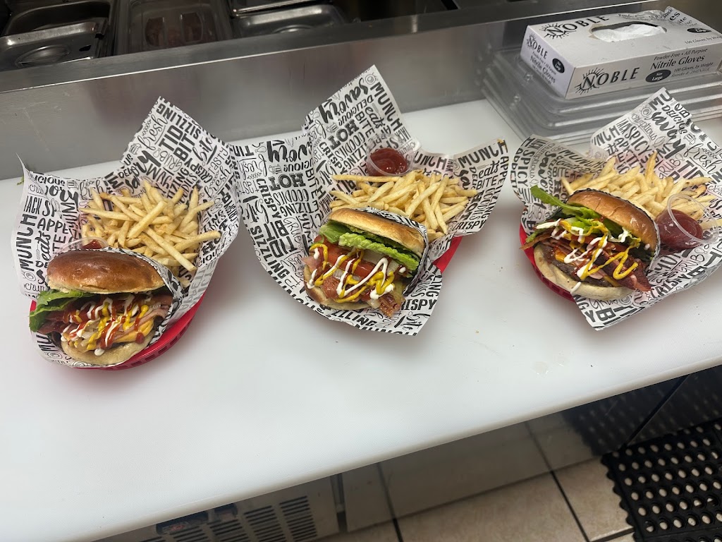 Dos Locos Burgers And Wings | restaurant | 3117 Saul Kleinfeld Dr, El Paso, TX 79936, USA | 9157016226 OR +1 915-701-6226