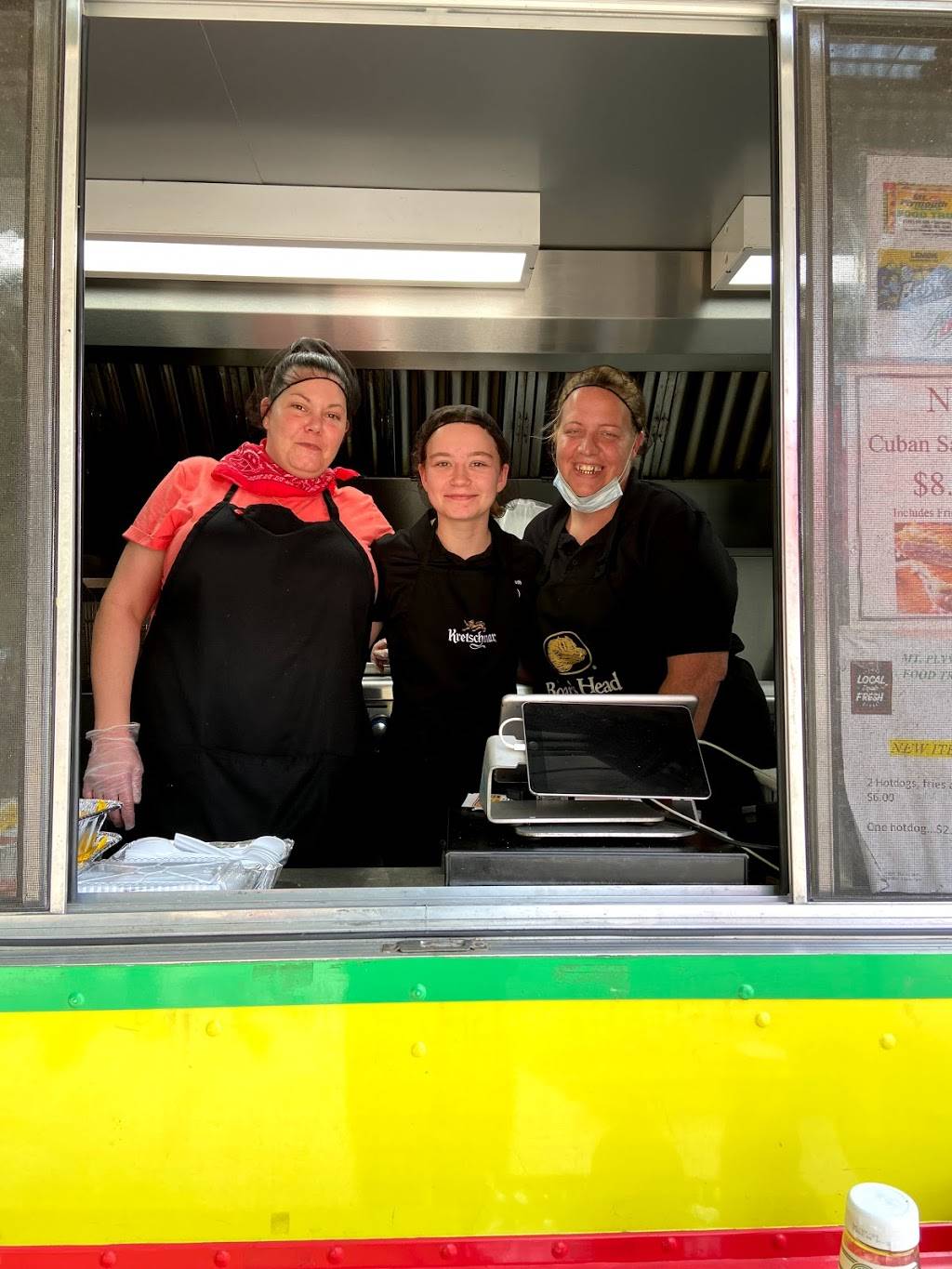 Mt Plymouth IGA Fresh Market Food Truck | restaurant | 31428 County Rd 435, Mt Plymouth, FL 32776, USA | 3523835001 OR +1 352-383-5001