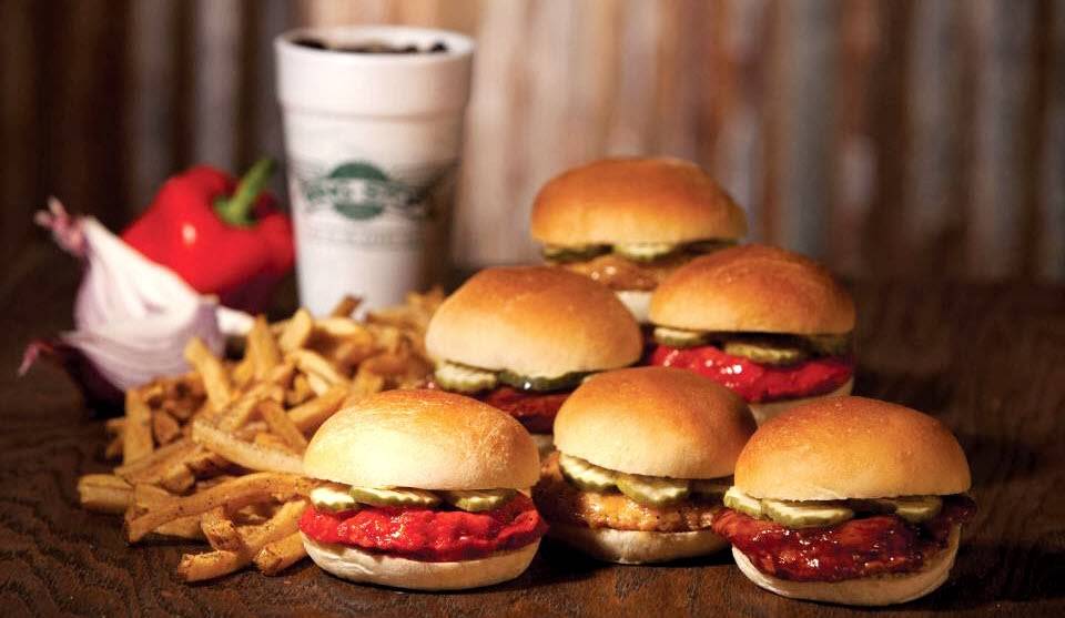 Wingstop | restaurant | 2634 N Clark St, Chicago, IL 60614, USA | 7739048172 OR +1 773-904-8172