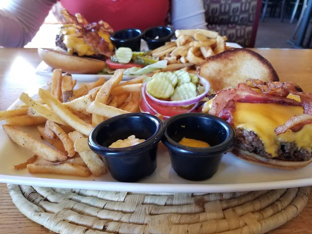 Applebees Grill + Bar | restaurant | 1517 E Bert Kouns Industrial Loop, Shreveport, LA 71105, USA | 3187959595 OR +1 318-795-9595