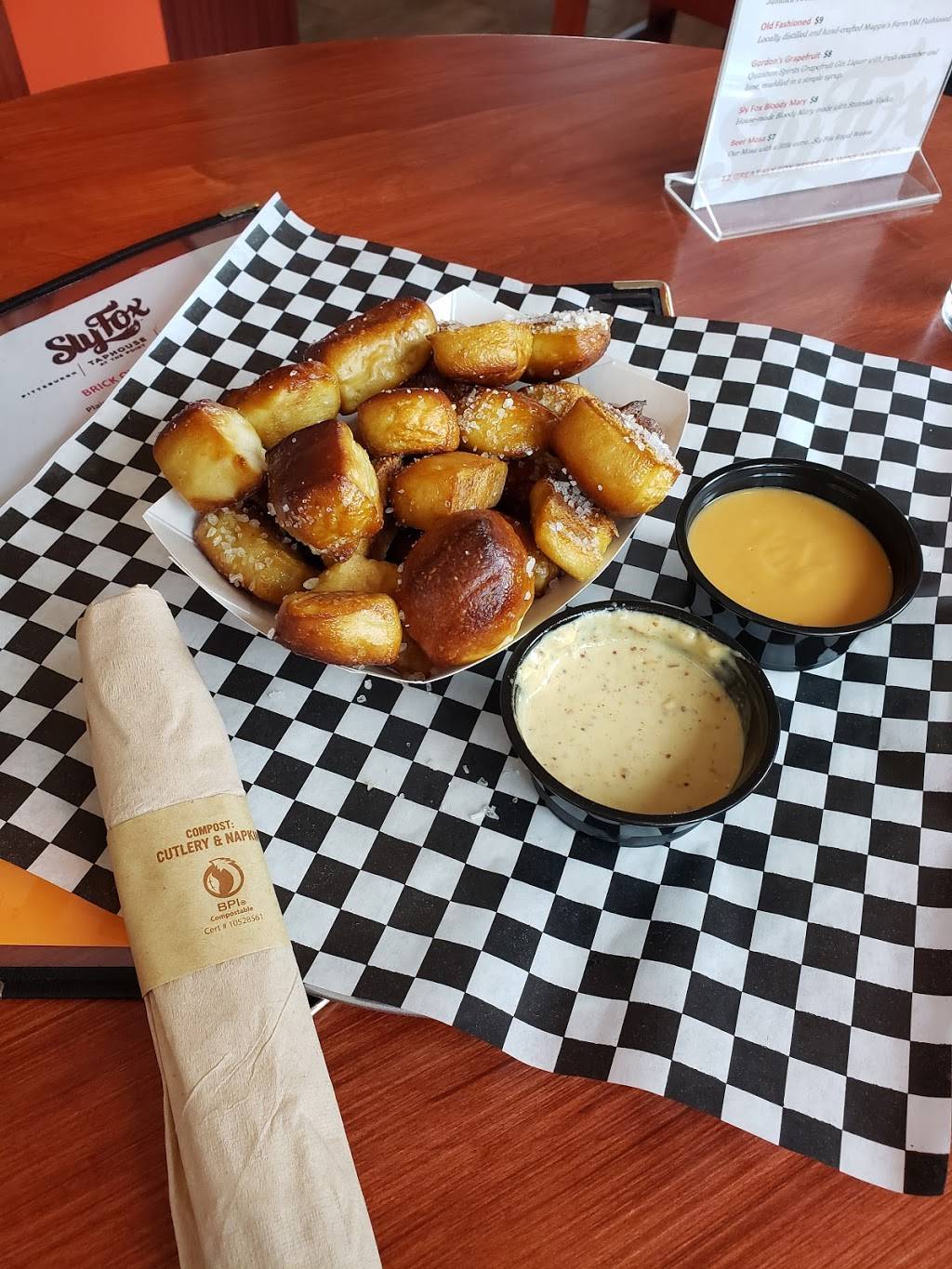 Sly Fox Taphouse at the Point | restaurant | 300 Liberty Ave Suite 100, Pittsburgh, PA 15222, USA | 4125867474 OR +1 412-586-7474