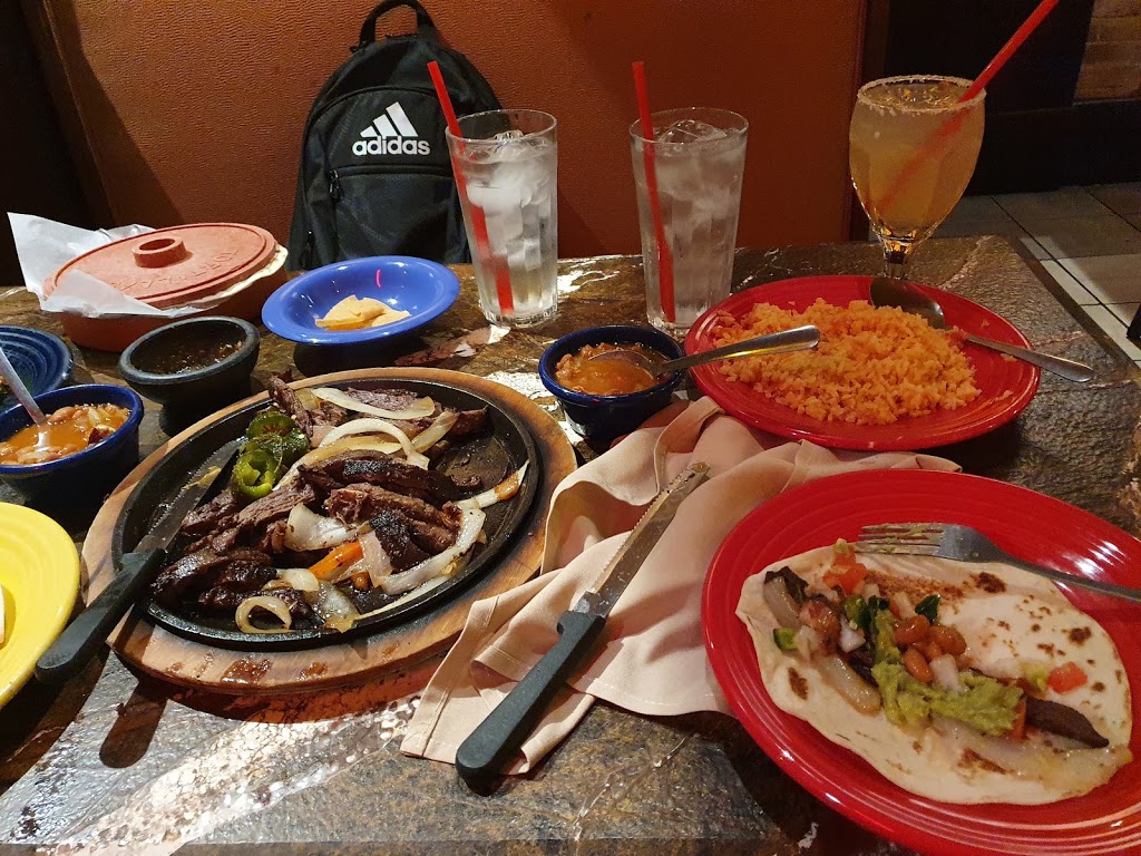 La Margarita Mexican Restaurant & Oyster Bar | restaurant | 120 Produce Row, San Antonio, TX 78207, USA | 2102277140 OR +1 210-227-7140