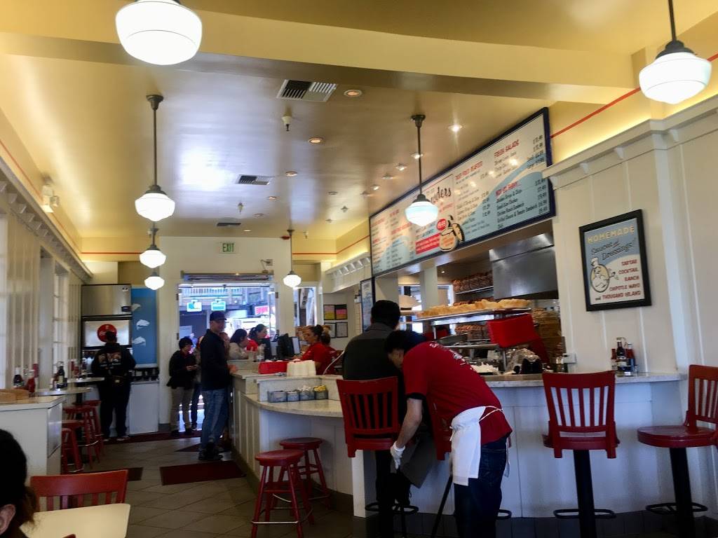 Chowders | restaurant | 2 Beach St, San Francisco, CA 94133, USA | 4153914737 OR +1 415-391-4737