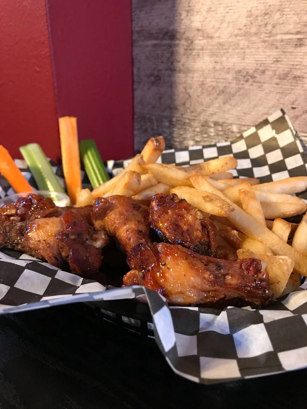 Originals Ale House | restaurant | 1658/1660 Bayview Ave, Toronto, ON M4G 3C2, Canada | 4164810371 OR +1 416-481-0371