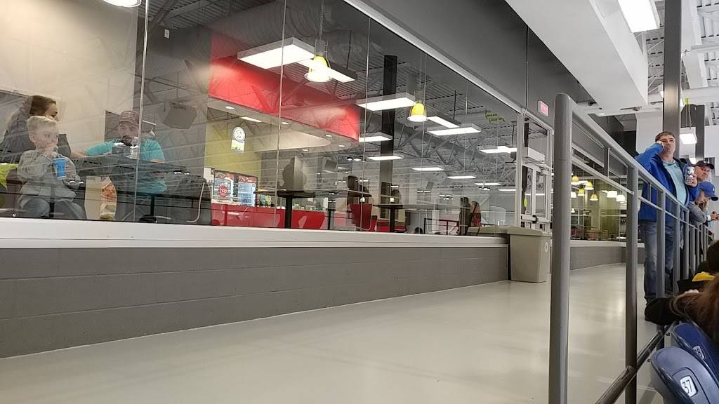 Complexe sportif Sani Marc | restaurant | 701 Rue de Lacadie, Victoriaville, QC G6T 1W4, Canada | 8197514522 OR +1 819-751-4522