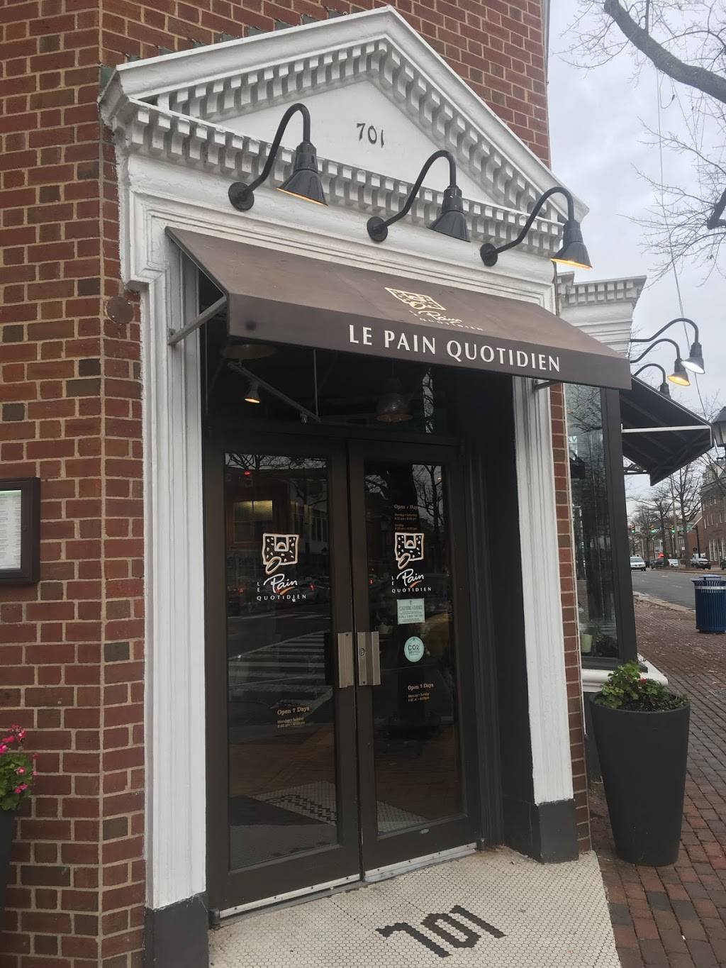 Le Pain Quotidien | restaurant | 701 King St, Alexandria, VA 22314, USA | 7036832273 OR +1 703-683-2273