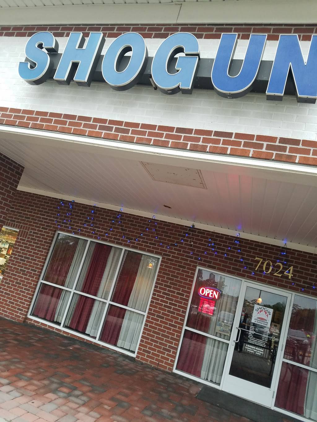Shogun Japanese Steakhouse and Sushi Bar | restaurant | 7020 Woodlake Commons Loop, Midlothian, VA 23112, USA | 8046396774 OR +1 804-639-6774