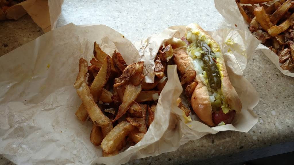 Jimmys Red Hots | restaurant | 4000 W Grand Ave, Chicago, IL 60651, USA | 7733849513 OR +1 773-384-9513