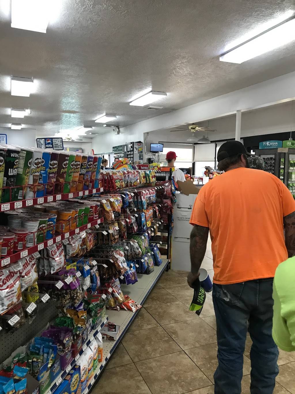 Hyrum Chevron | restaurant | 35 N 800 E, Hyrum, UT 84319, USA | 4352456018 OR +1 435-245-6018