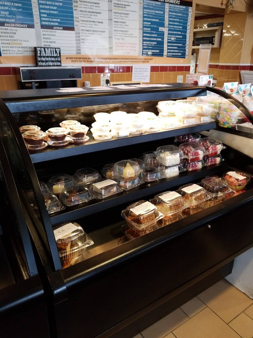 Regatta Deli | restaurant | 28 Lake Ave, Worcester, MA 01604, USA | 5087566916 OR +1 508-756-6916