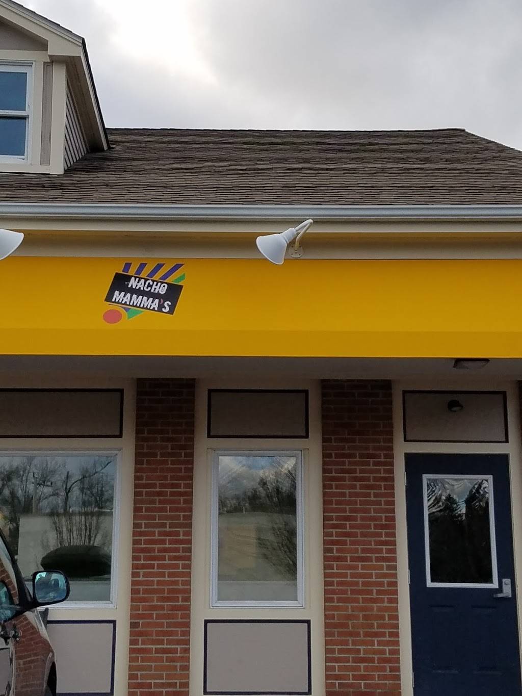 Nacho Mammas Barrington | restaurant | 18 Maple Ave, Barrington, RI 02806, USA | 4012890171 OR +1 401-289-0171