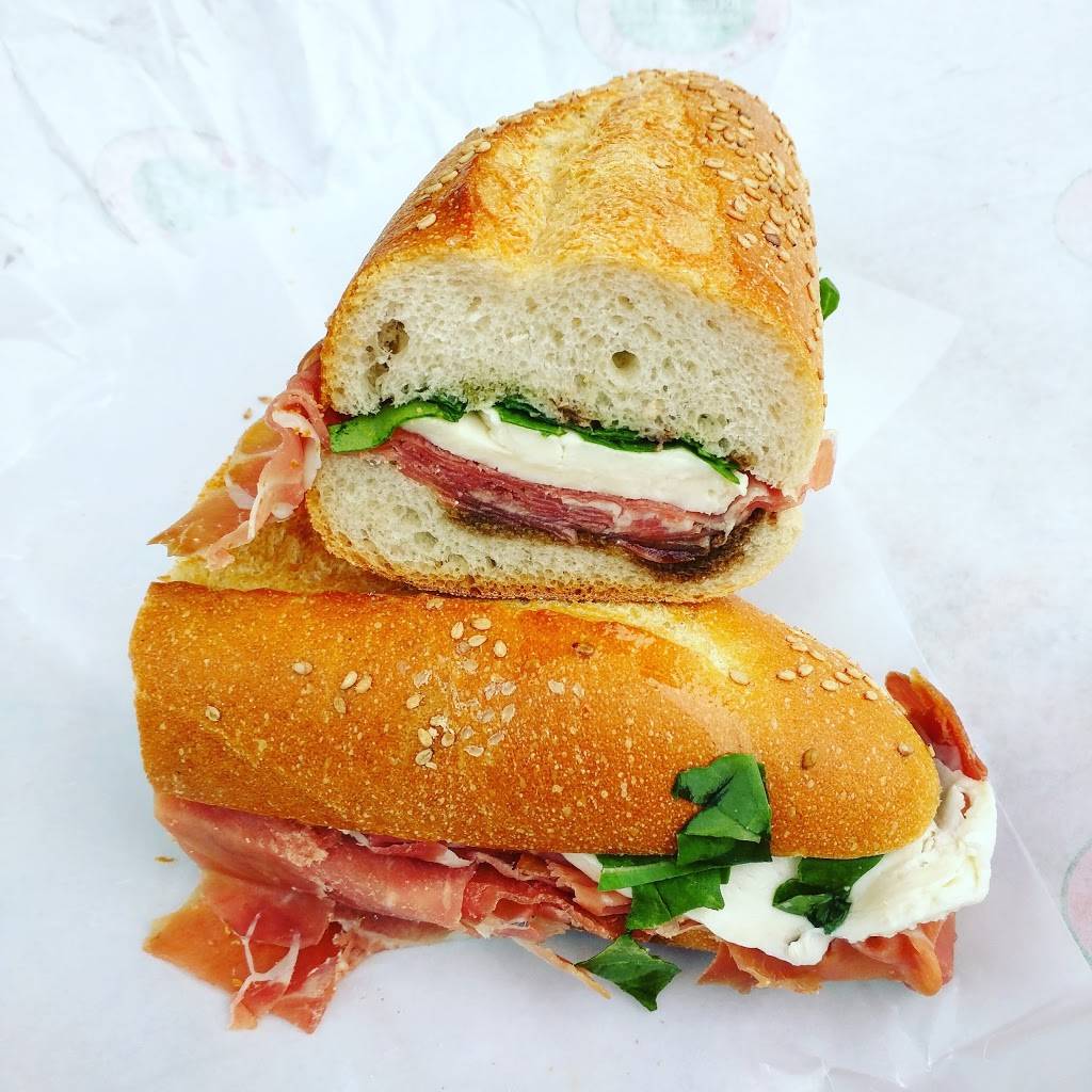 Casa Della Mozzarella | restaurant | 604 E 187th St, Bronx, NY 10458, USA | 7183643867 OR +1 718-364-3867