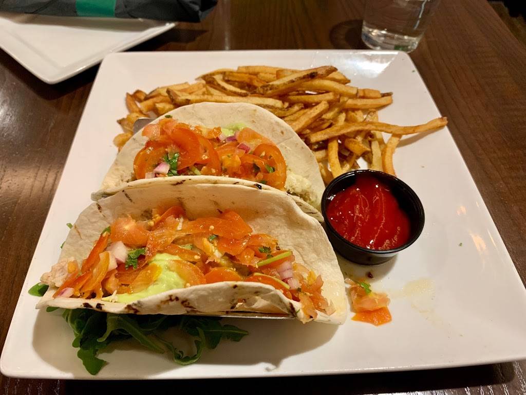 LoLo American Kitchen & Craft Bar | restaurant | Terminal 1 Concourse E, St Paul, MN 55111, USA | 6128776426 OR +1 612-877-6426