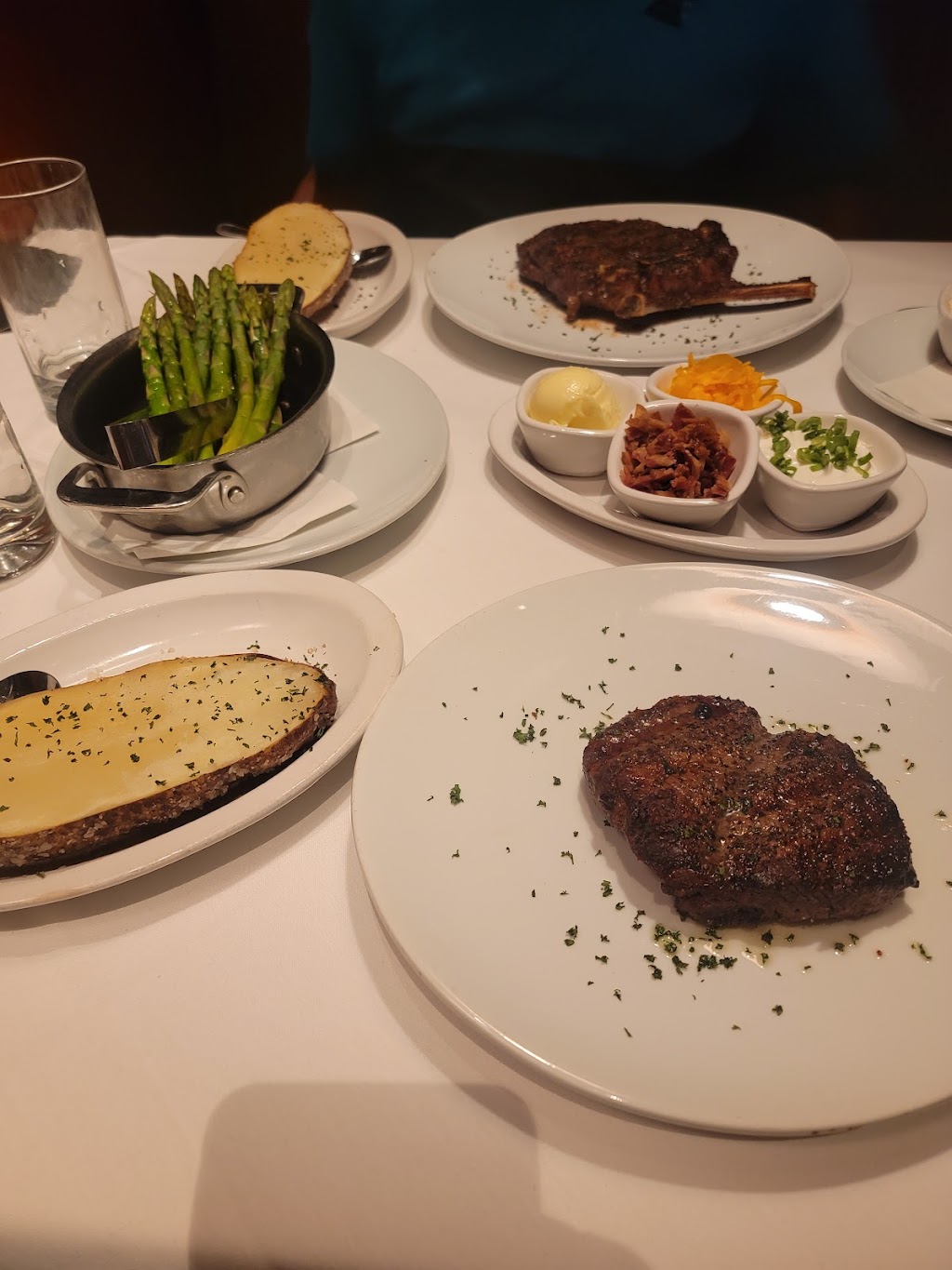 Fleming’s Prime Steakhouse & Wine Bar | restaurant | 320 E 2nd St, Austin, TX 78701, USA | 5124571500 OR +1 512-457-1500