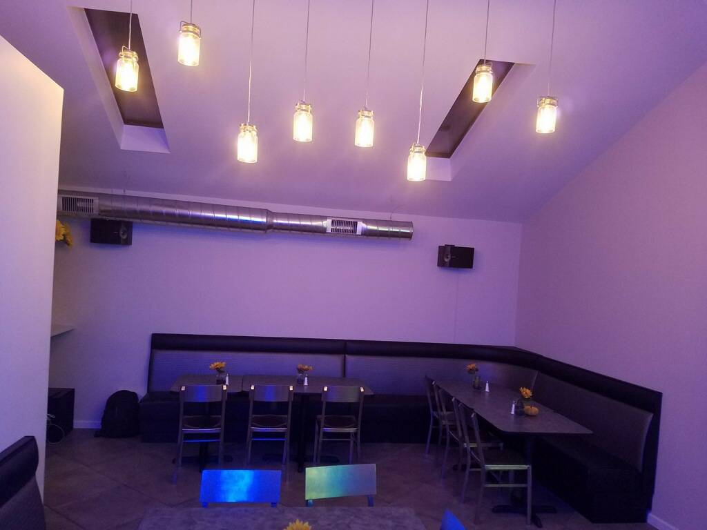 The Hive Bar & Bistro | restaurant | 2623, 142, Outwater Ln, Garfield, NJ 07026, USA | 9739554414 OR +1 973-955-4414