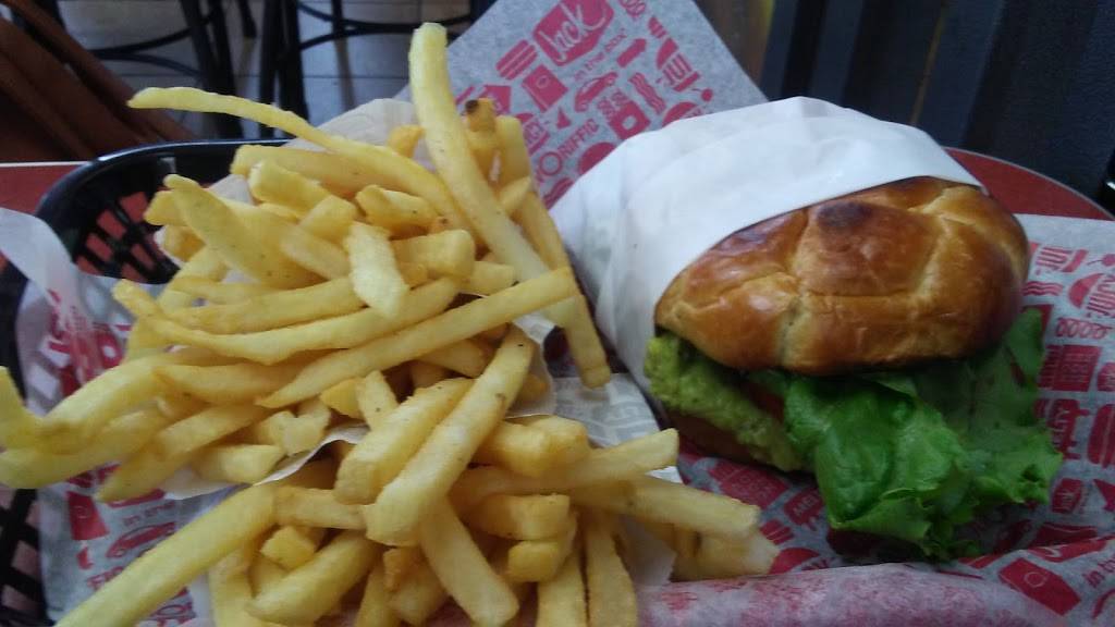 Jack in the Box | restaurant | 3110 E Tulare St, Fresno, CA 93702, USA | 5592372833 OR +1 559-237-2833