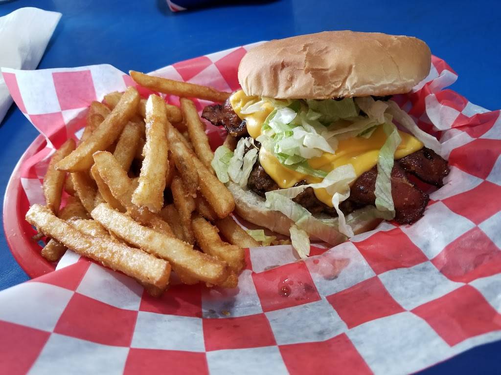 Lil Ds Dugout | restaurant | 3051 S Irby St, Florence, SC 29505, USA | 8436405453 OR +1 843-640-5453