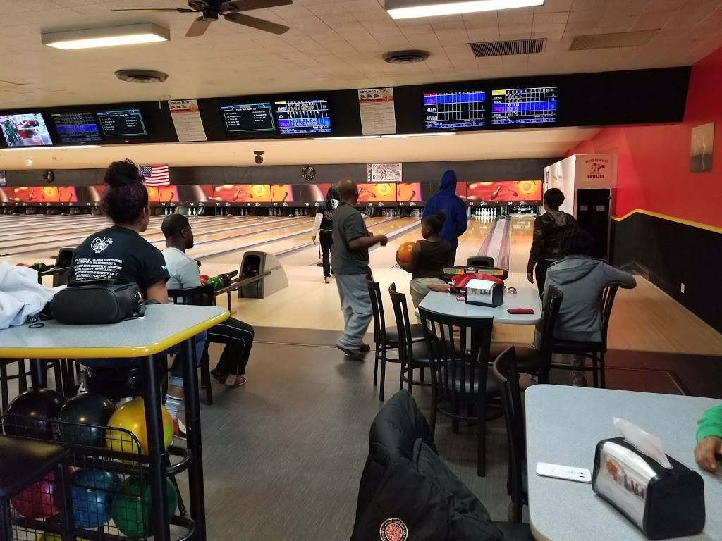 Bowl Haven Lanes | restaurant | 3003 Washington Ave, Alton, IL 62002, USA | 6184652695 OR +1 618-465-2695
