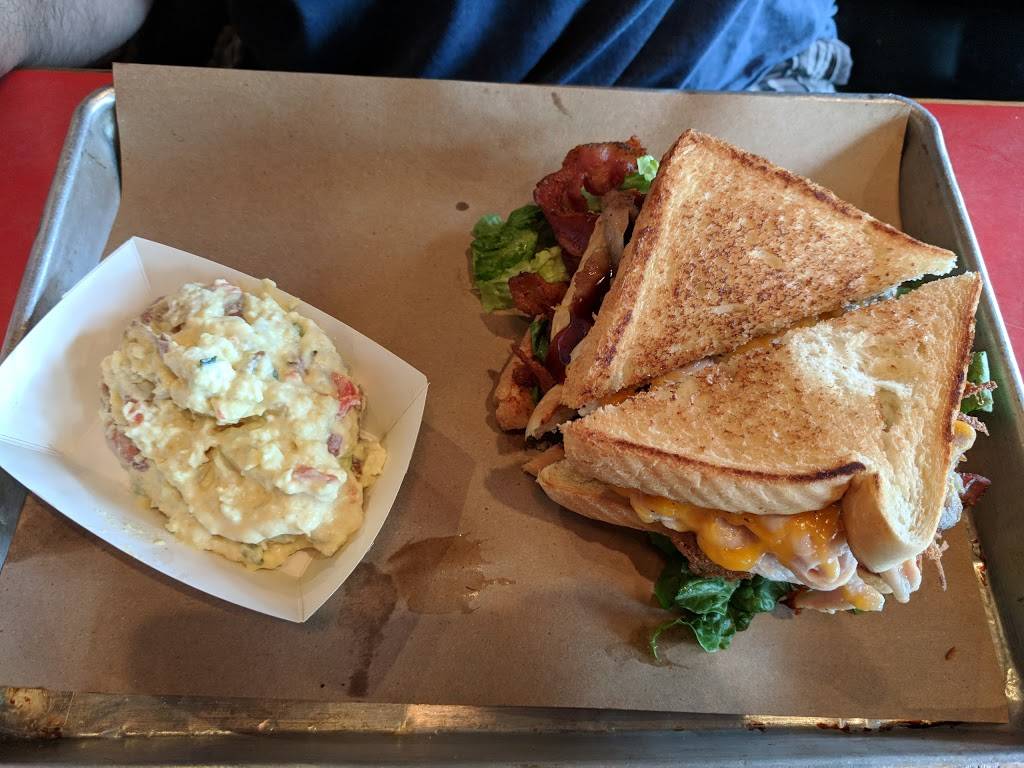 Smoky Oak Taproom | restaurant | 1234 Camp Rd, Charleston, SC 29412, USA | 8437626268 OR +1 843-762-6268