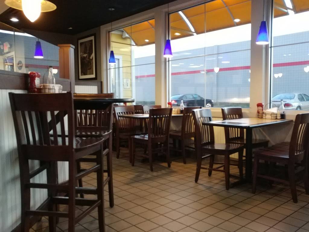 Long John Silvers | restaurant | 603 32nd Ave, Council Bluffs, IA 51501, USA | 7123666567 OR +1 712-366-6567