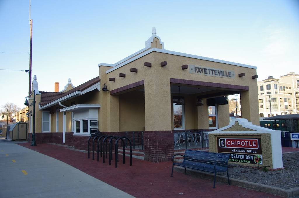 Chipotle Mexican Grill | restaurant | 550 W Dickson St, Fayetteville, AR 72701, USA | 4794441466 OR +1 479-444-1466