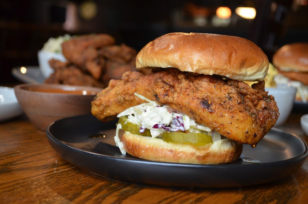 Blazzin Bs Chicken | restaurant | 5943 N Northwest Hwy, Chicago, IL 60631, USA | 7737428283 OR +1 773-742-8283