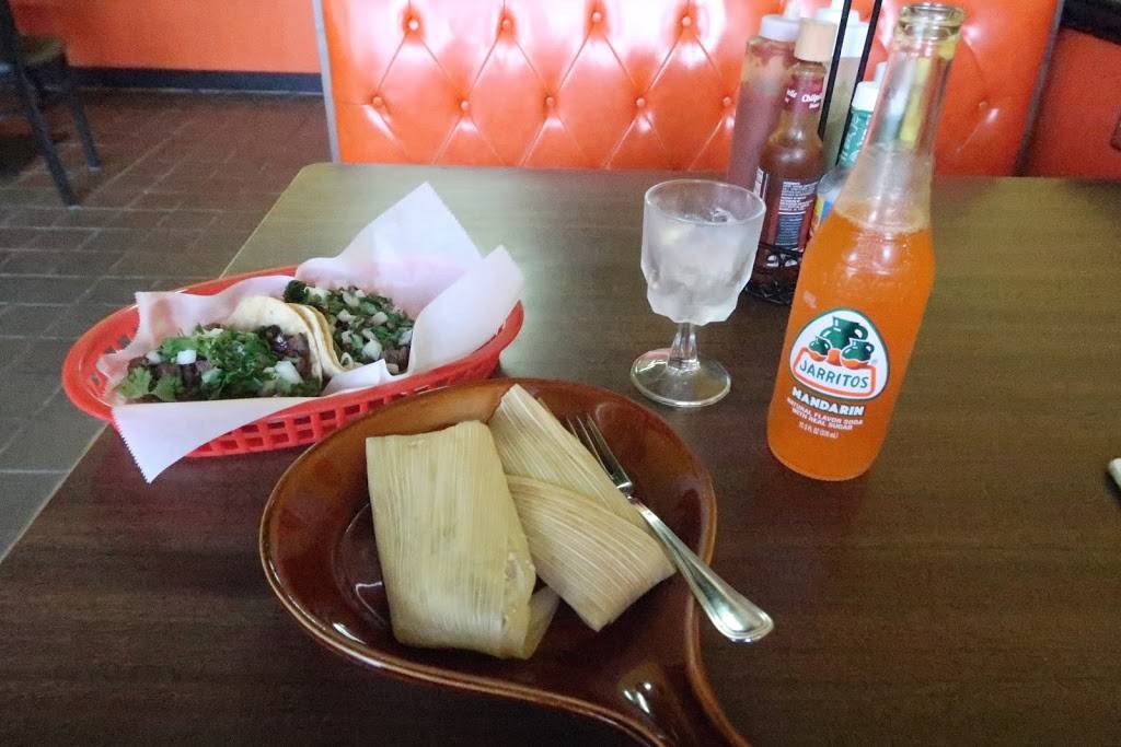 Chikis N Grill | restaurant | 2817 W Diversey Ave, Chicago, IL 60647, USA | 7736665008 OR +1 773-666-5008