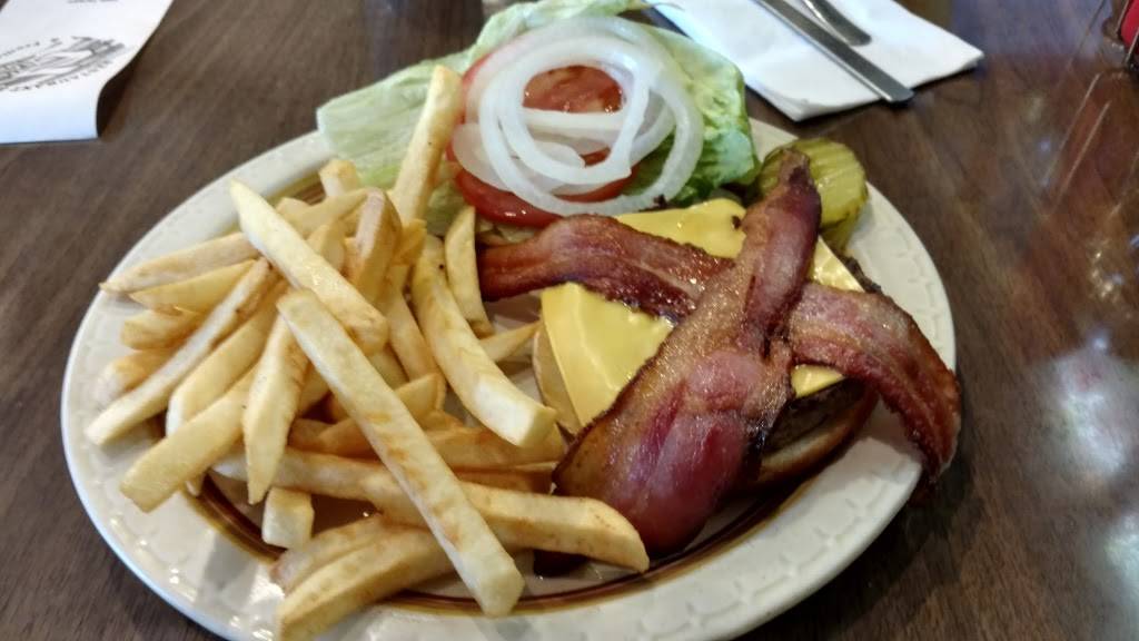 Zs Restaurant & Lounge | restaurant | 3937 W Airline Hwy, Waterloo, IA 50703, USA | 3192348717 OR +1 319-234-8717