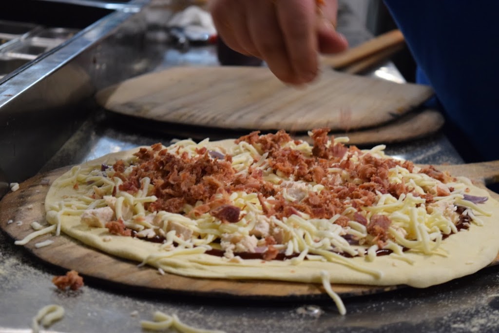 The Bridge Market Pizza & Deli | restaurant | 118 Fort Hill Rd #4335, Groton, CT 06340, USA | 8603331692 OR +1 860-333-1692