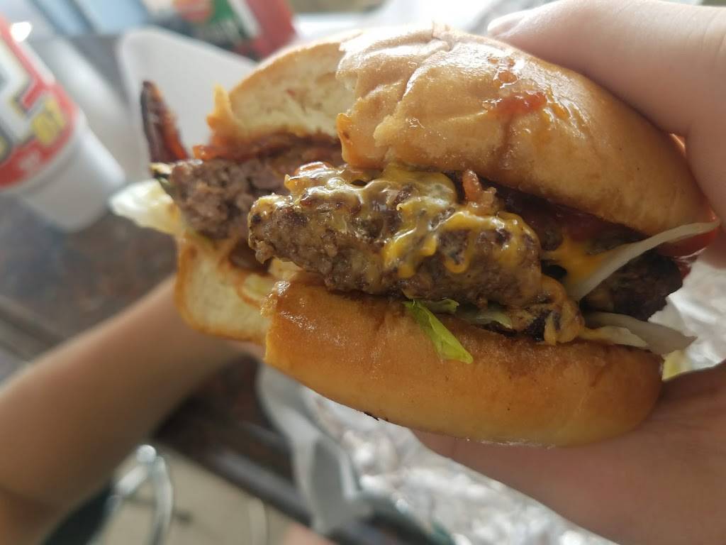 Island Burgers & Bites | restaurant | 111 Carl Winner Dr, Carolina Beach, NC 28428, USA | 9104586217 OR +1 910-458-6217