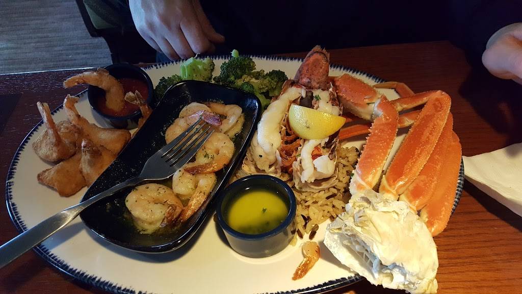 Red Lobster | restaurant | 951 E Lewis and Clark Pkwy Suite 3004, Clarksville, IN 47129, USA | 8122850444 OR +1 812-285-0444