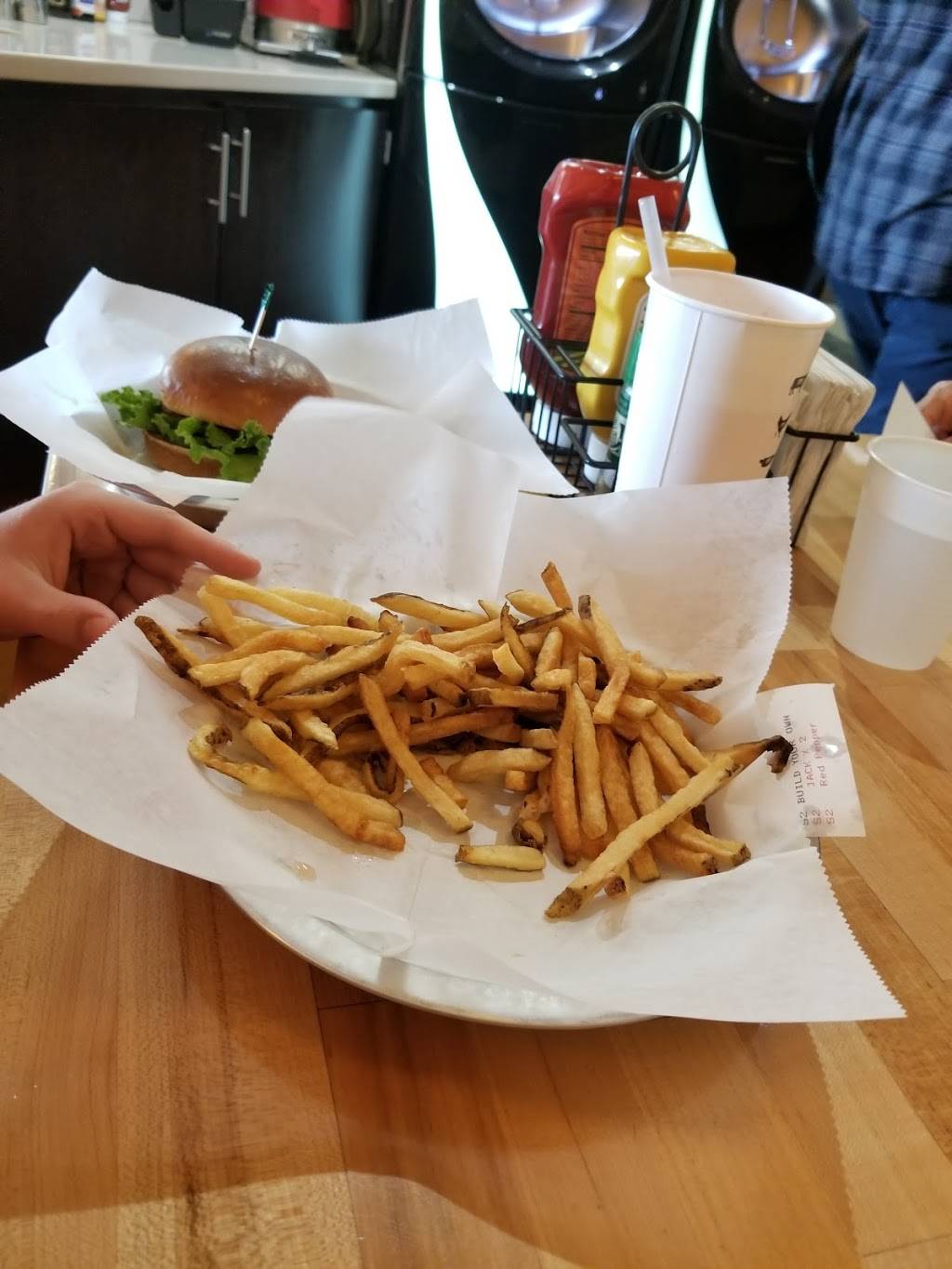 Meatheads Burgers & Fries | restaurant | 2555 W 75th St, Naperville, IL 60540, USA | 6303556066 OR +1 630-355-6066