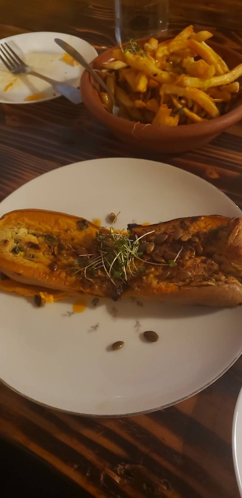 Butcher Crown Roadhouse | restaurant | 1905 Bodega Ave, Petaluma, CA 94952, USA | 7075593735 OR +1 707-559-3735