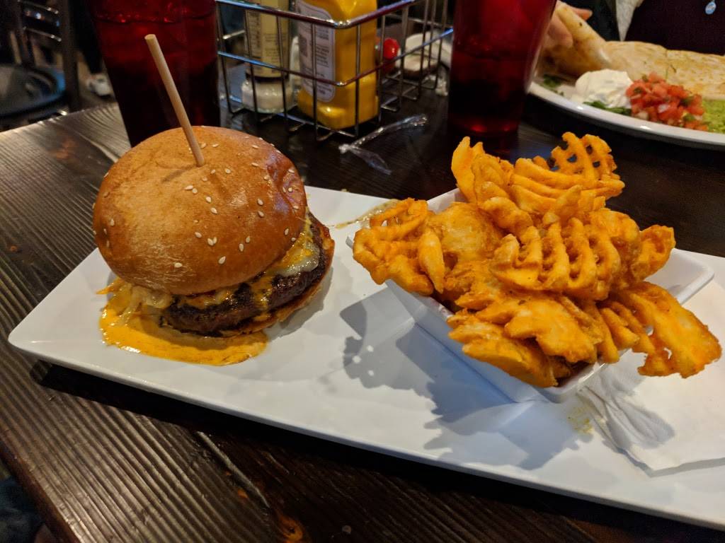 Embers Tap House | restaurant | 933 S State St, Lockport, IL 60441, USA | 8155523031 OR +1 815-552-3031