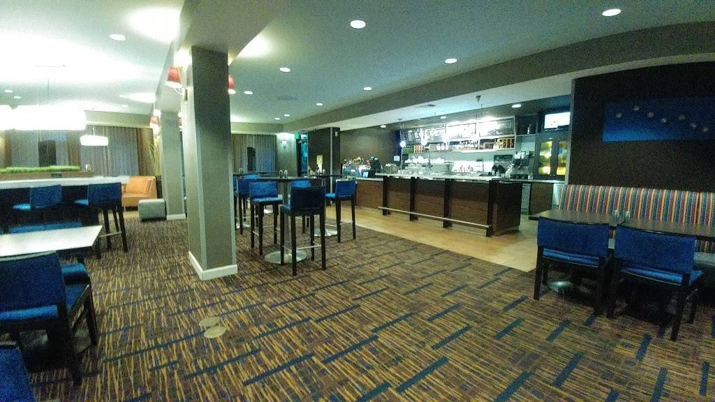 The Bistro – Eat. Drink. Connect.® | restaurant | 3700 SW 41st St, Gainesville, FL 32608, USA | 3523359100 OR +1 352-335-9100