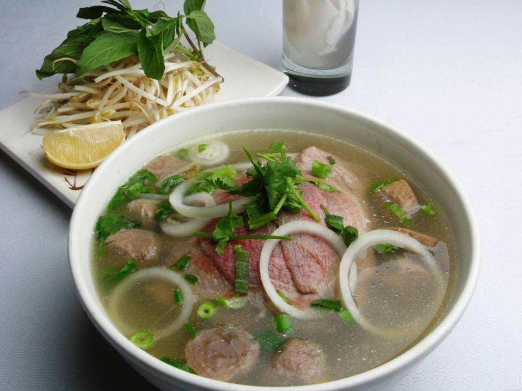 Pho Ngon | restaurant | 5810 Kingstowne Center, Alexandria, VA 22315, USA | 5712579205 OR +1 571-257-9205