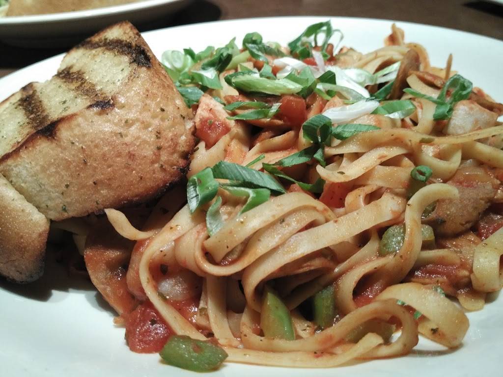 Boston Pizza | restaurant | 16A Leslie St Unit 1, Toronto, ON M4M 3C1, Canada | 4167784700 OR +1 416-778-4700