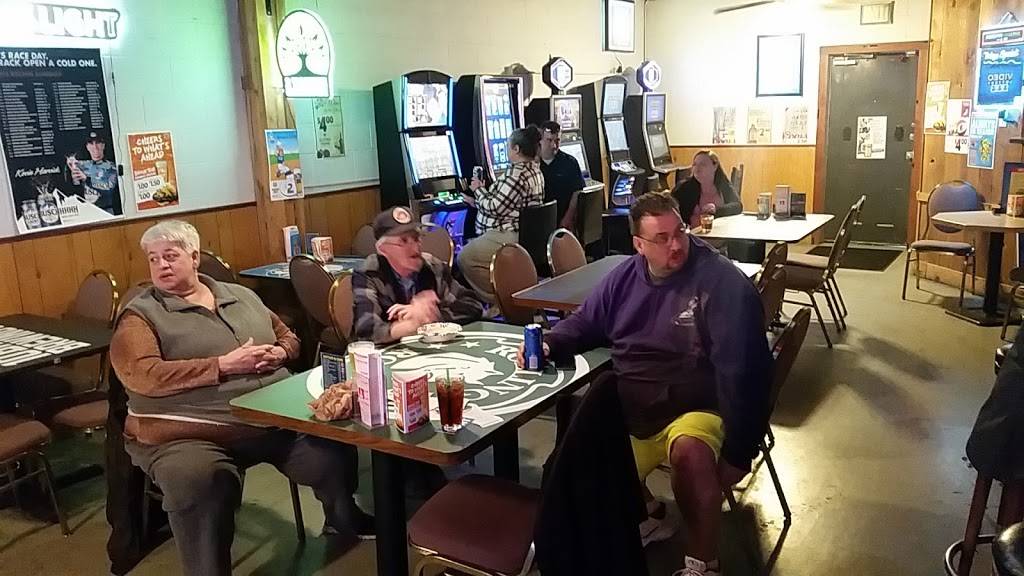 Julies Halsey Tavern | restaurant | 10 W 1st St, Halsey, OR 97348, USA | 5413692400 OR +1 541-369-2400