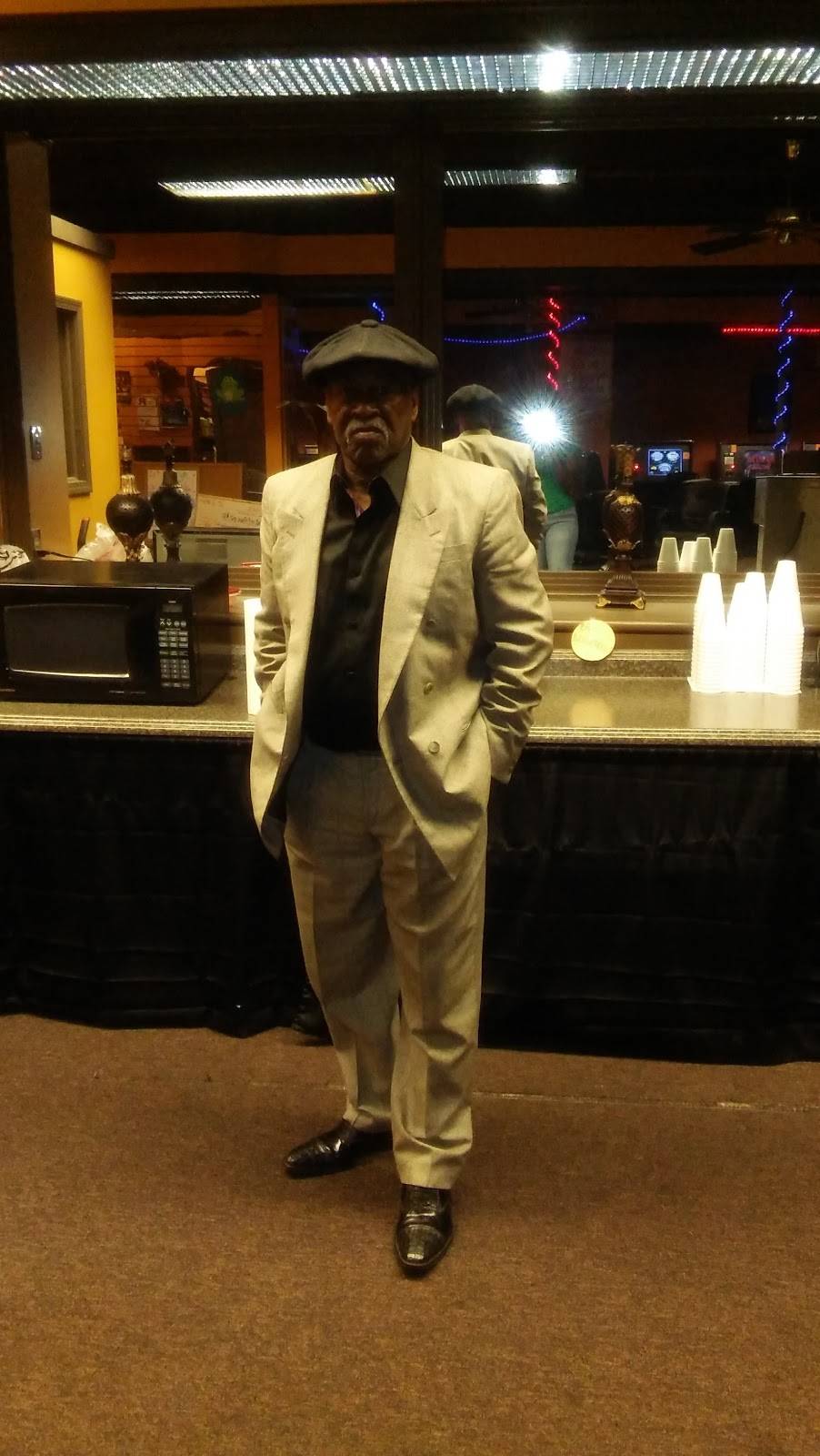 Hook Fish & Chicken | restaurant | 2545 Belmont Ave, Youngstown, OH 44505, USA | 3307434665 OR +1 330-743-4665