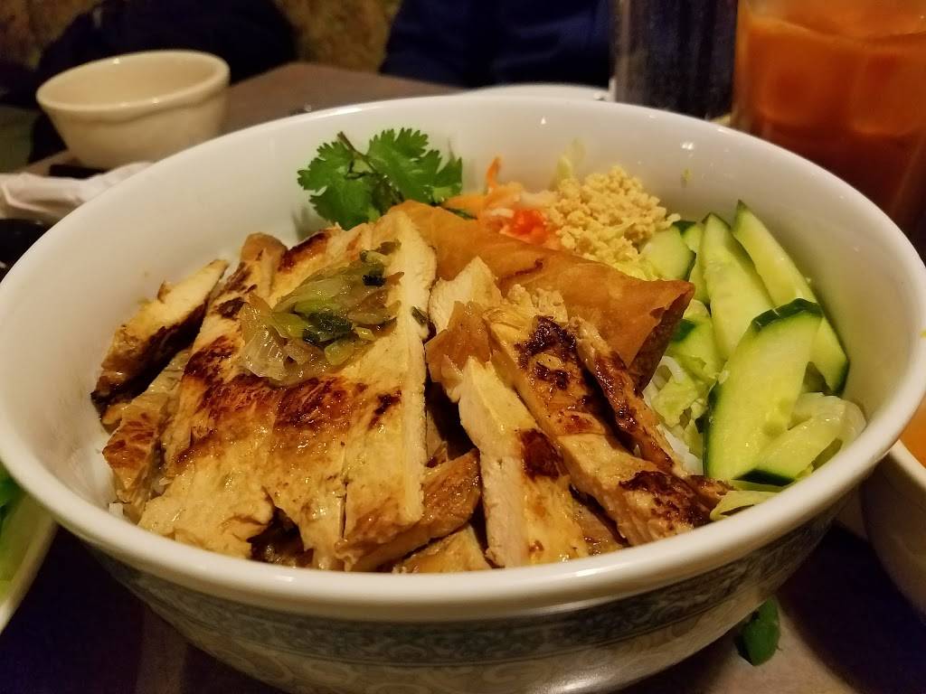 Tô Pho | restaurant | 823 E Algonquin Rd, Schaumburg, IL 60173, USA | 8473487778 OR +1 847-348-7778