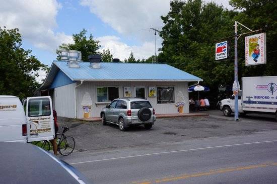 Restaurant La Pataterie | restaurant | 66 Rue Cyr, Bedford, QC J0J 1A0, Canada | 4502483263 OR +1 450-248-3263